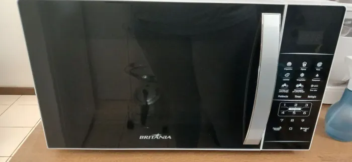 Vendo micro-ondas Britânia 33L