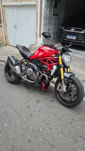 Ducati Monster 1200s