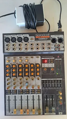 Vendo mesa de som 8 canais soundcraft 