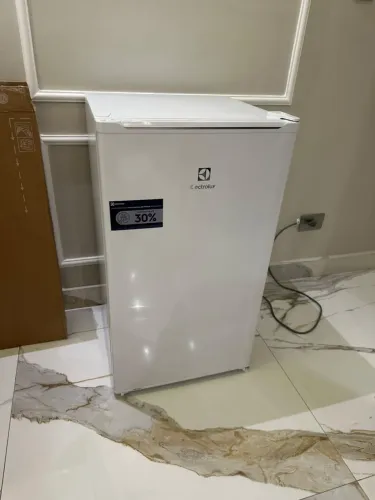 Frigobar efficient 90l branco eletrolux