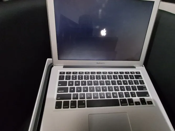 Macbook air 13,3 