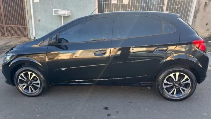 Chevrolet Onix Hatch LTZ 1.4 8V Flex Power Aut. 4P 2014