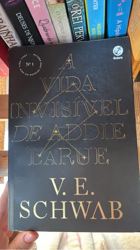 Livro a vida invisível de Addie larue