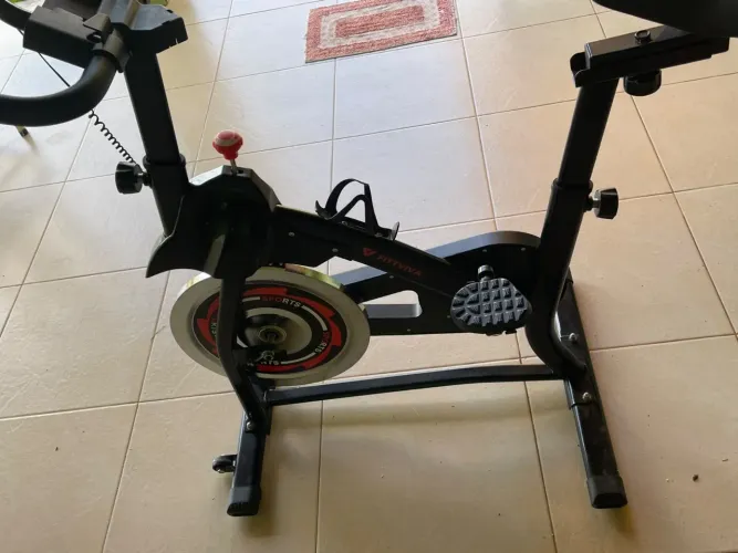 Vende-se bicicleta ergométrica