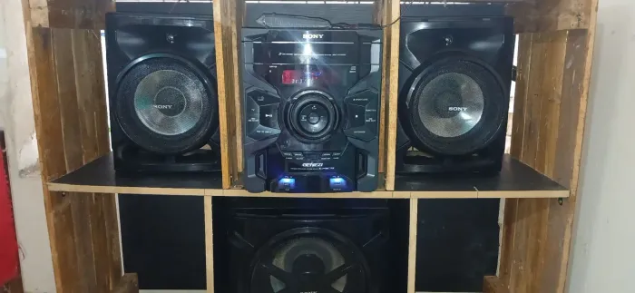 Vendo mini system sony genezi de 600 rms funcionando tudo