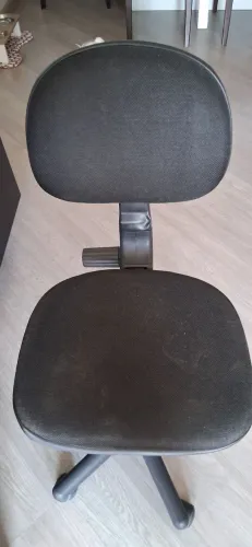 Cadeira de rodinhas preta