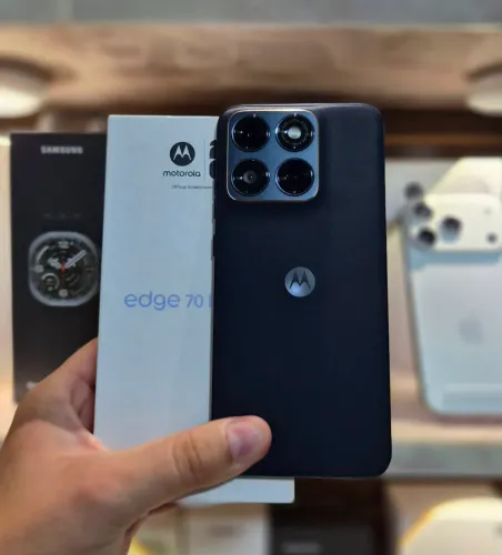 Motorola Edge 70 Fusion 5G, 256/8GB RAM, cor grafite, seminovo, c/ caixa e carregador.