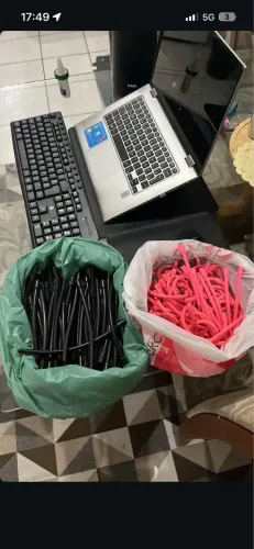 Bigodinhos permanente afro