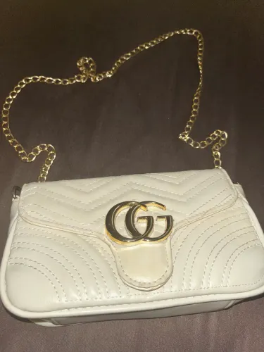 Vendo famosa bolsa transversal Gucci GG Marmont Matelassê na cor branca ou off-white