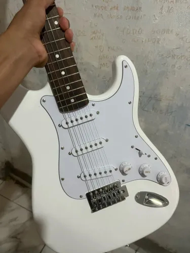 Guitarra Mxt Nova sem uso Vendo ou troco Aceito cartão