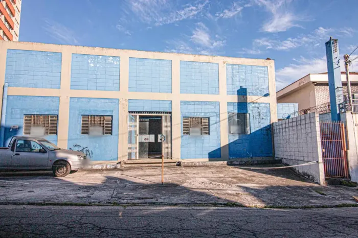 Prédio comercial na Rua Santa Cruz de La Sierra, 192 913 m²