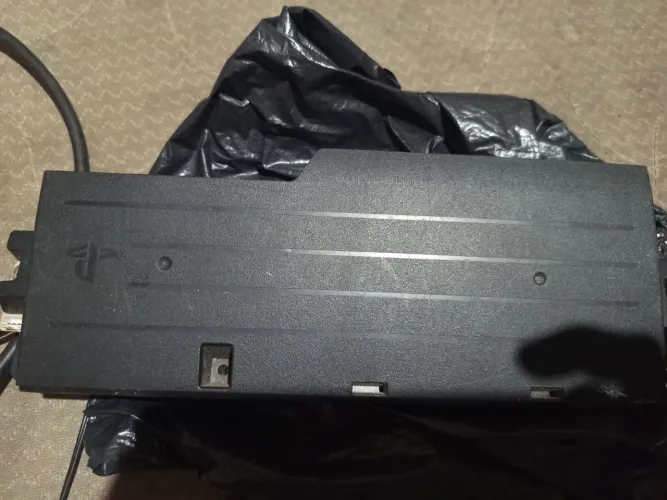 Fonte para PS3 funcionando nas imagens tem a referência