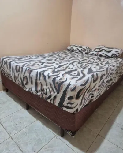 Vendo cama queen 