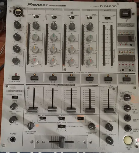 Vendo DJM 600 PIONNER USADO, ÓTIMO ESTADO