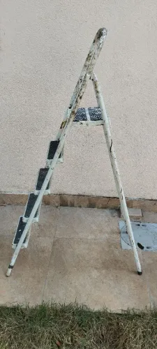 Escada Dobravel de Aco 5 Degraus - Firme e Resistente (Apenas R$ 60)