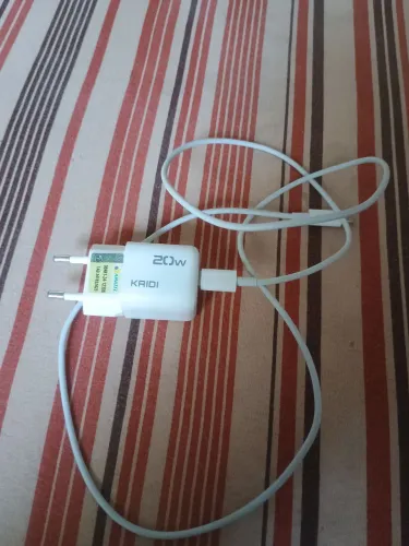 Carregador com cabo tipo c de 20w