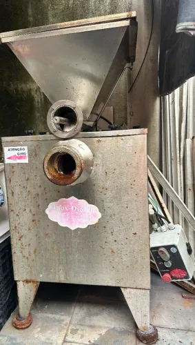 Moedor de Carne Trifasico 220volts c/ alimentador automatico