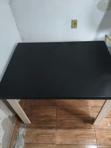 Mesa de 4 lugares sem cadeira 