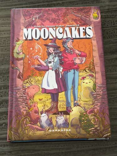 Livro HQ Gaphic Novel Mooncakes da Darkside capa dura
