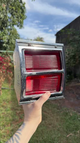 Moldura Cromada Da Lanterna Traseira Dodge Dart - Original Mopar De Época (Lado Direito)