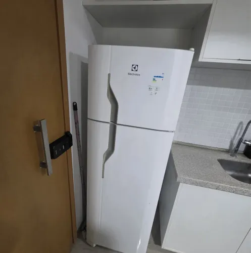 Vendo geladeira Eletrolux 260L