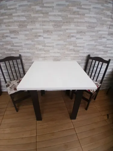Mesa com 2 cadeiras