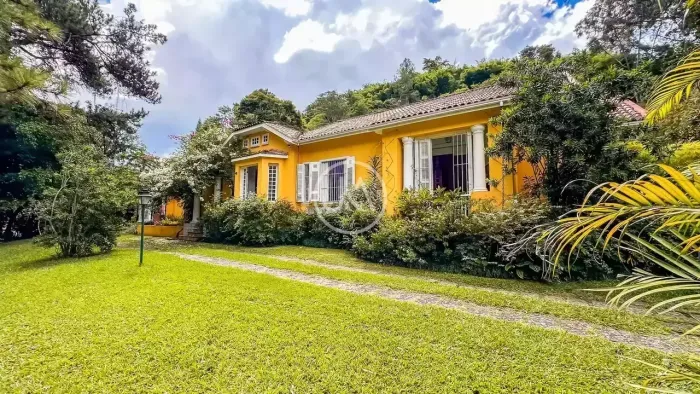 Casa para venda com 5 quartos, 4015m² - Corrêas - Petrópolis/RJ