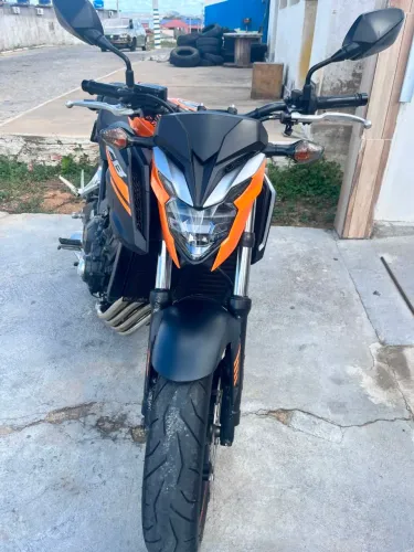 Vende-se ou troca em 4x4 ou Audi a3 moto baixa cc