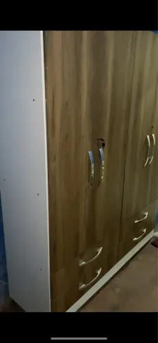 Guarda roupa de casal em madeira conservado
