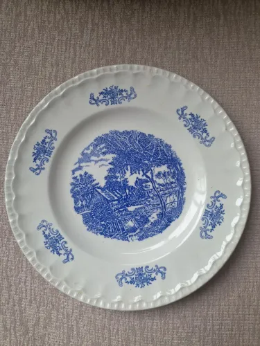 Prato em porcelana decorativo, antigo, com estampa azul "blue willow" - Porto Ferreira 