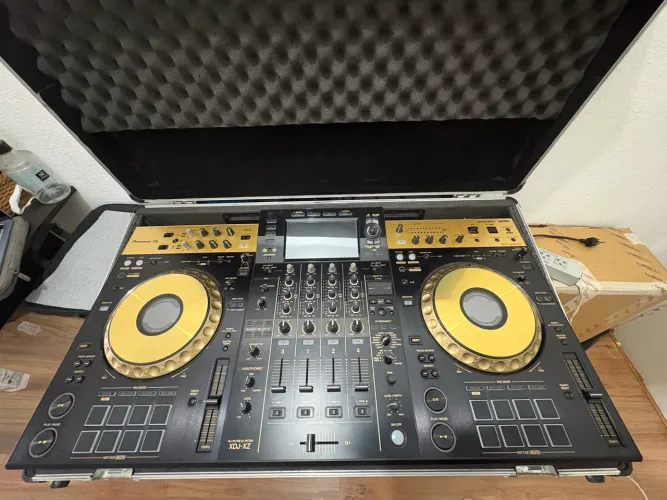 Pioneer XDJ XZ Gold Limited Edition