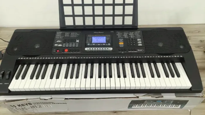 Teclado Musical 61 Teclas HK 812 - Profissional Sensitive - USB - Visor Lcd+ Fonte Bivolt