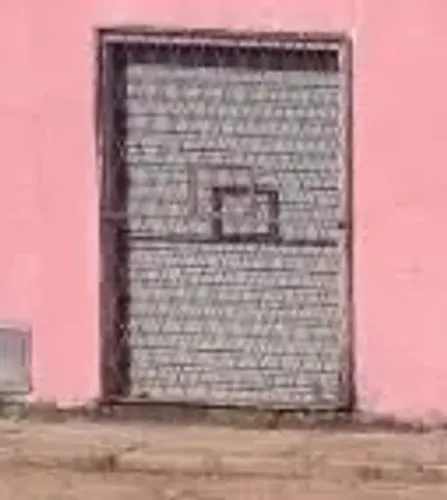 Vende-se portão e porta de enrolar 750$