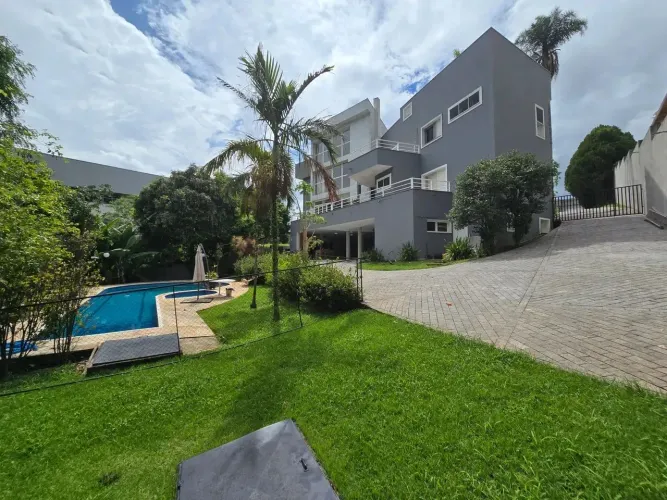 Mansão no Tamboré 1  Luxo, Lazer Completo e 2.500m² de Terreno