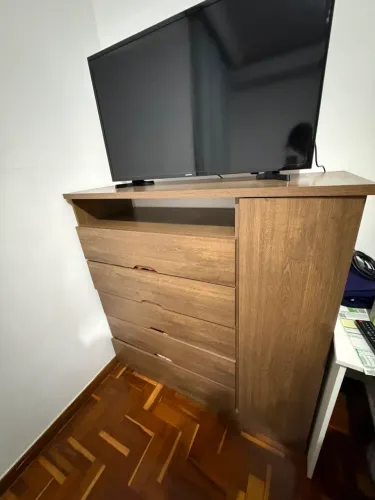 Cômoda co. 5 gavetas e 1 porta de MDF