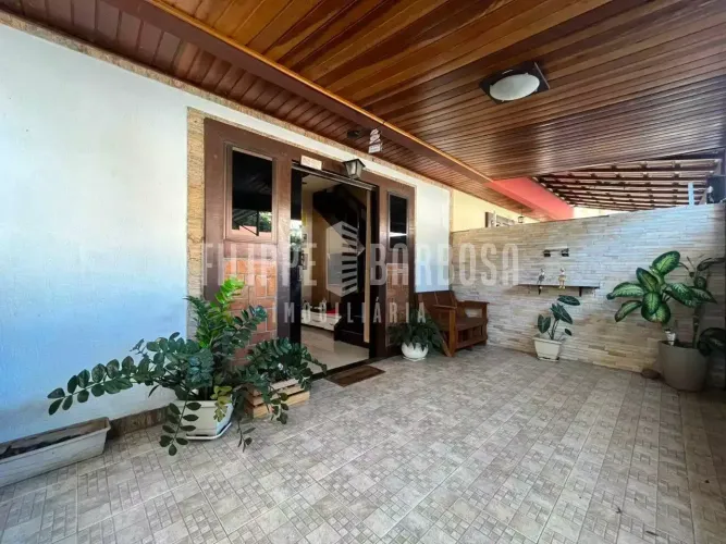 CASA EM COND. - 3 QUARTOS - 02 BANHEIROS - GARAGEM - VILA DA PENHA
