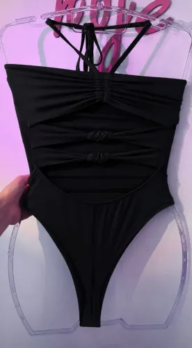 Body Preto com Recortes - Semi Novo