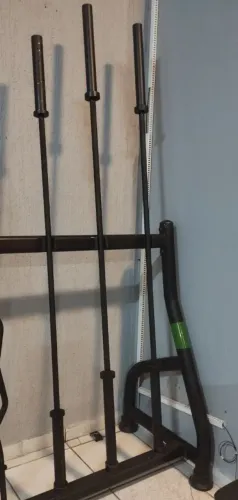 Vendo barras olímpicas e anilhas 