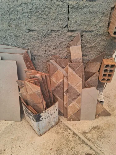 Sobras resto de porcelanato,mesa granito com  detalhe
