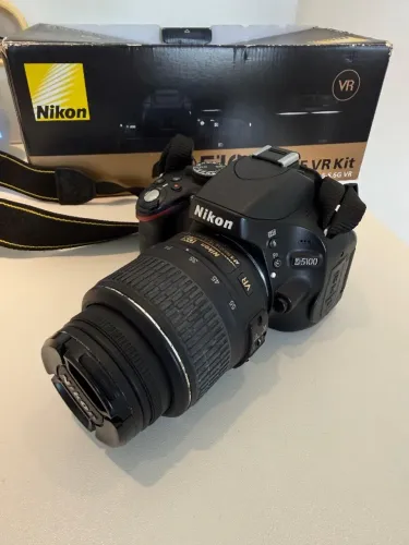 Câmera Profissional Nikon d5100 usada, com acessórios originais e tripé de brinde 