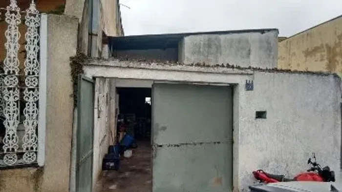 - Terreno na Rua Guanabara por 350.000,00, Com Salao, perto Metro A.Ipiranga/Sacomã