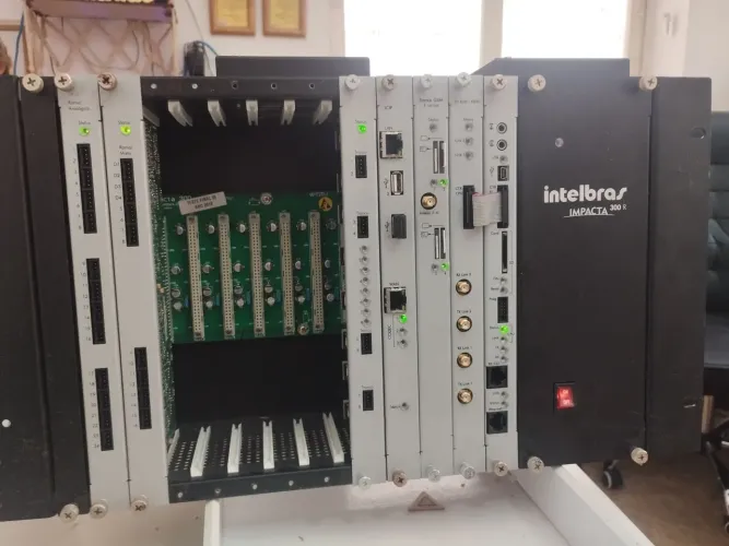 Central Telefônica HÍBRIDA MODULAR INTELBRAS 300 R