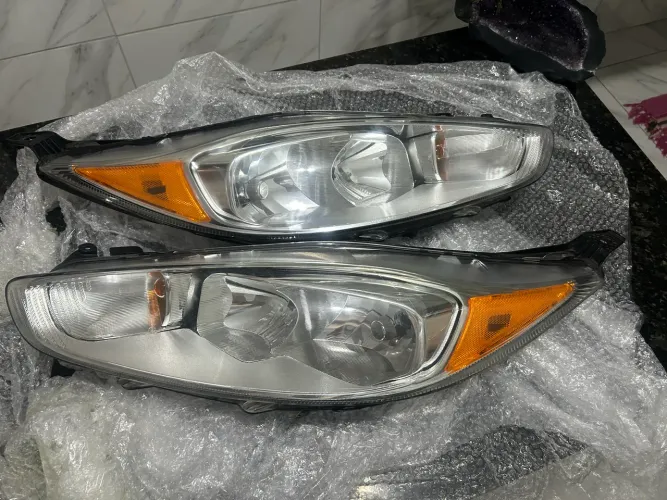 Faróis originais Ford new fiesta