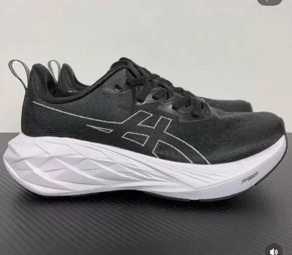 Tênis asics novablast 4