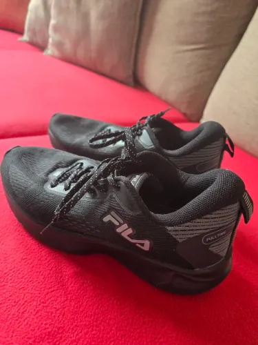 Tenis FILA, NOVINHO! número 39
