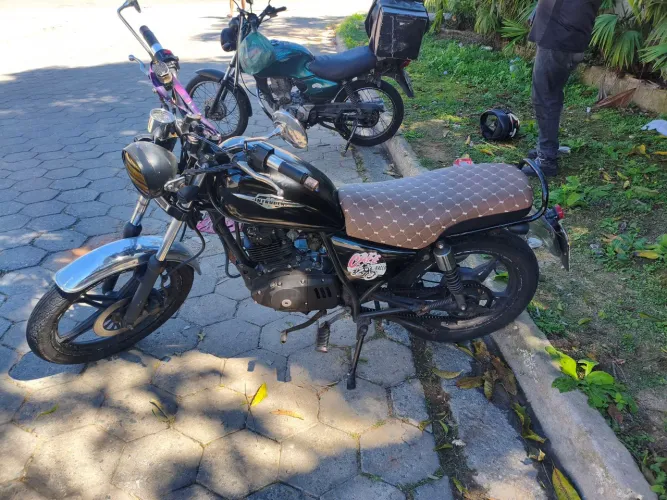 Suzuki Intruder 125 - ano 2008