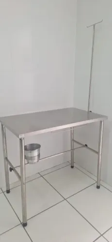 Mesa Inox para atendimento/cirurgia veterinária