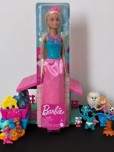 BARBIE E BRINQUEDOS MENINA