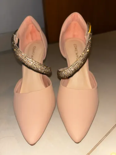 Scarpin Nude da marca Constance