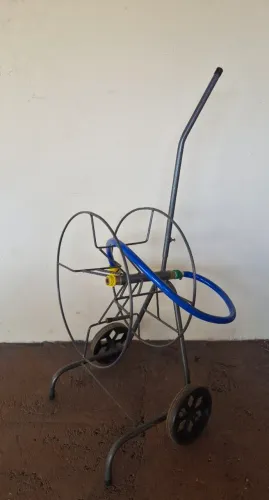 Carrinho para mangueira